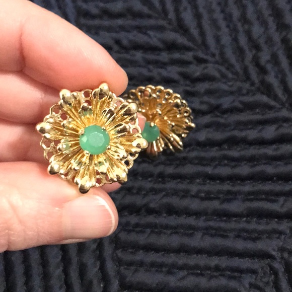 Banana Republic gold metal flower earrings - Picture 2 of 4